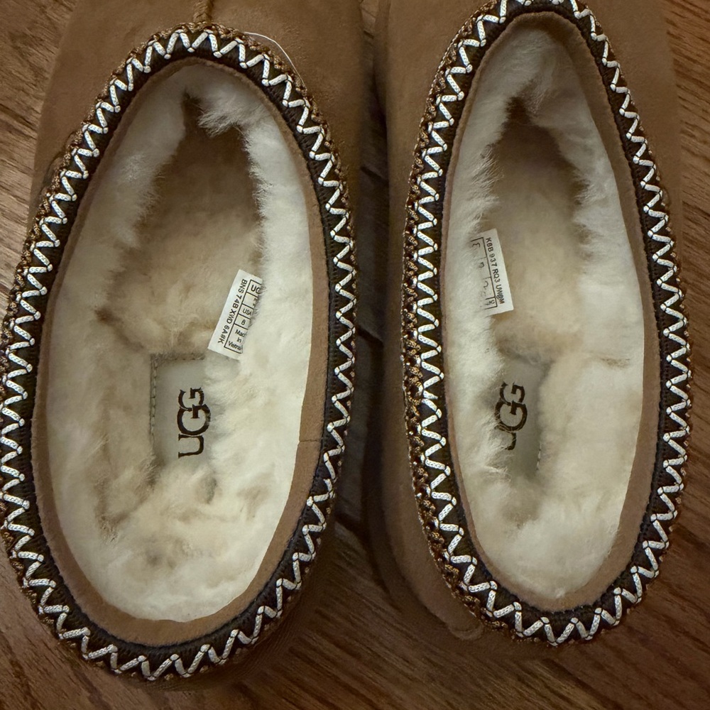 New Men’s Ugg Tasman slippers